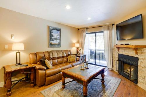 Chic & Cozy Breck Condo: Ski-In/Ski-Out at Peak 8!