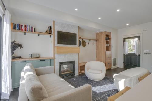 Chic Crested Butte Townhome 1/2 Mi to Skiing!