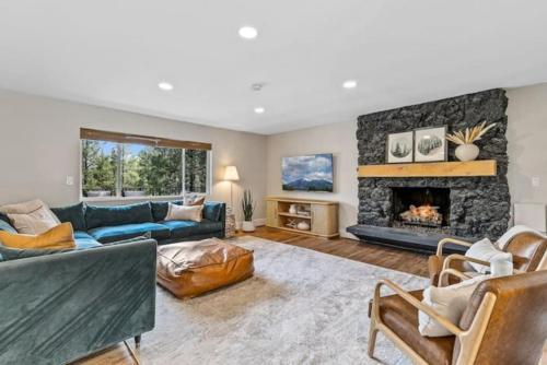 Chic Design, Hottub, MtnView, Quiet cul-de-sac