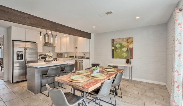 Chic Scottsdale Home w/Balcony, Walk to Old Town!