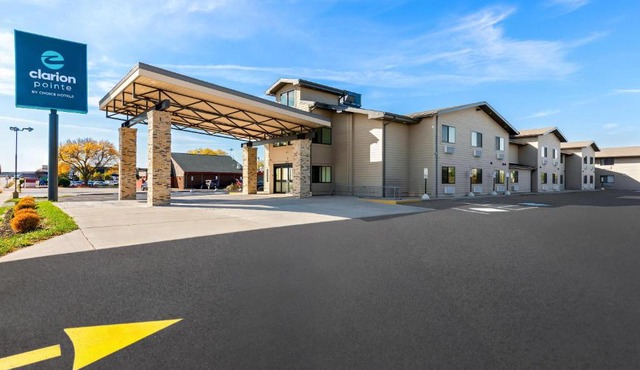 Clarion Pointe Milwaukee Airport