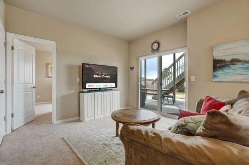 Clear Creek Cozy Getaway with Private Patio
