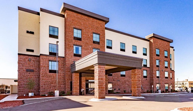 Cobblestone Hotel & Suites - Superior Duluth