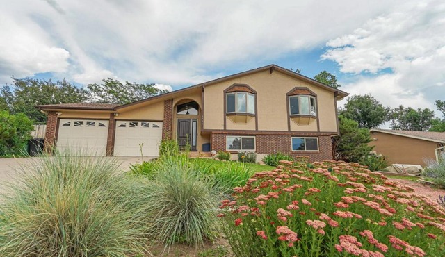 Colorado Retreat with Pikes Peak View
