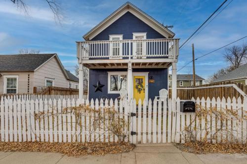 Colorado Springs Home: Balcony w/Mountain Views!