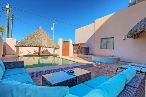 Colorful Oceanview Home with Pool Casa en el Cielo