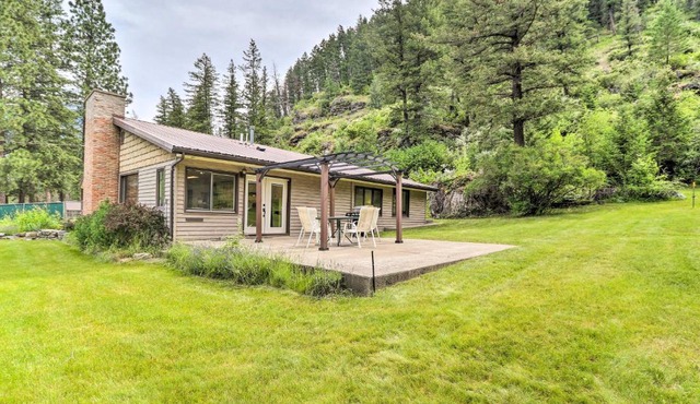 Columbia Falls Home: 14 Mi to Glacier Nat’l Park!