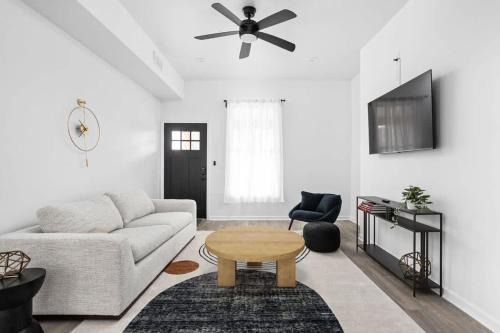 Comfort & Convenience in Circle City Family Home