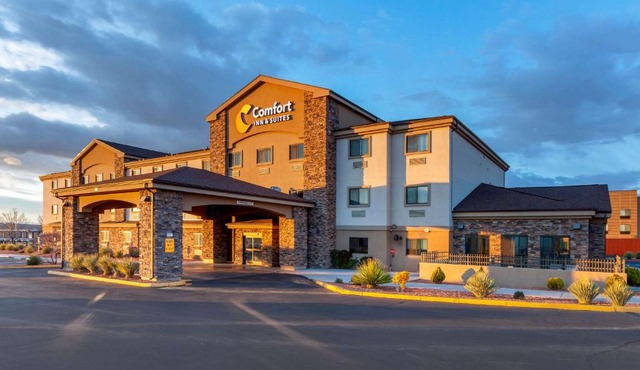 Comfort Inn & Suites Page at Lake Powell