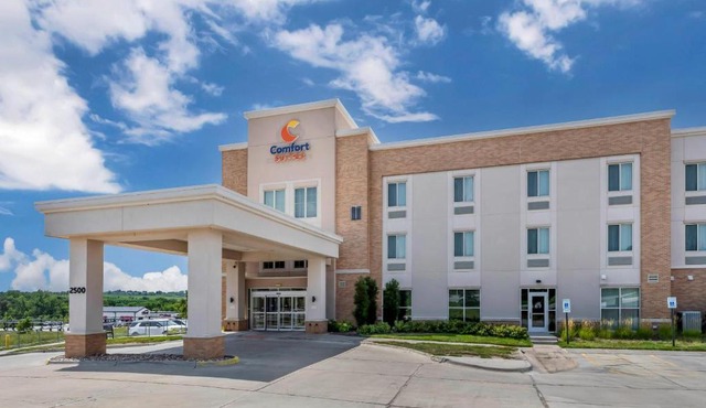 Comfort Suites West Omaha