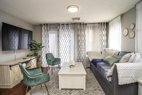 Comfortable 3BR Vegas Home with Pets and Free Parking