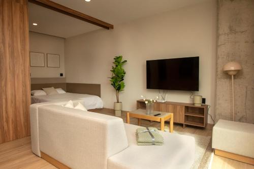 Comfortable Apartment Near Expo Guadalajara Parking & WiFi