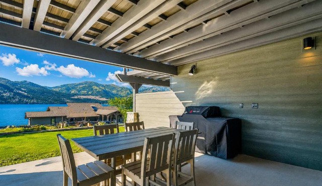 Contemporary Lakefront Condo F1 in Wapato Chelan
