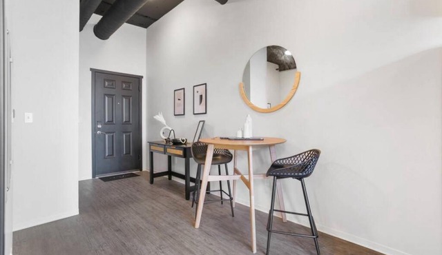 Convenient Downtown Loft WiFi and Elevator