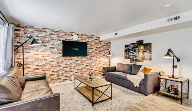 Convenient - Near Hospitals - King Bed