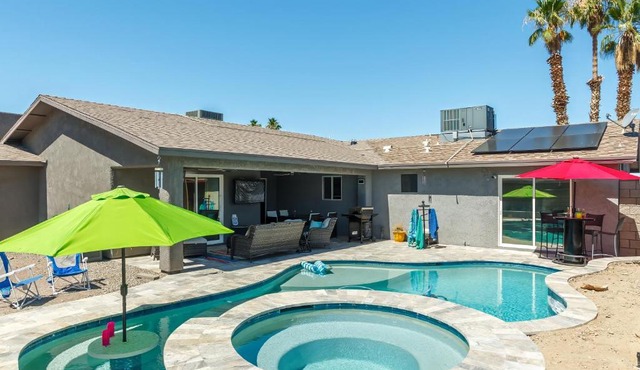 Coral Beauty! Heated Pool & Spa!
