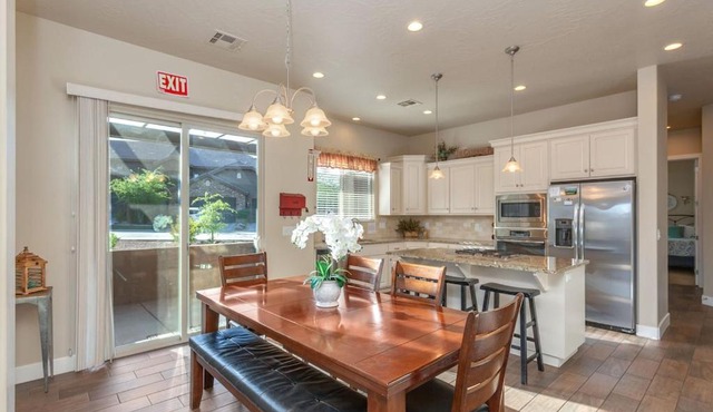 Coral Ridge Resort 4246 COZY, BEAUTIFUL TOWNHOME WITH LOTS OF ADDITIONAL PARKING!