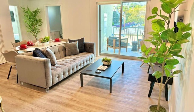 Corner 2 Bedroom 2 Bath Condo - Balcony - Parking