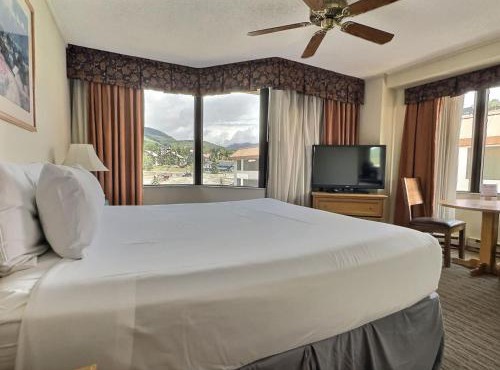 Corner King Room with Pool Hot Tub Close to Slopes
