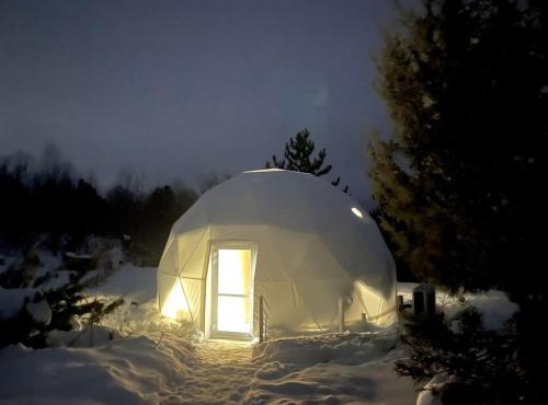 Cosmic Intimacy: Geodesic Dome Escape for Couples in a Dreamy Michigan Setting