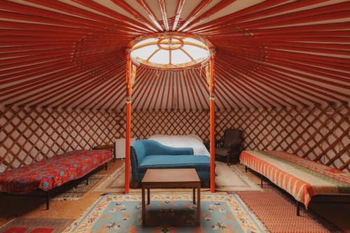 Cosy yurt at a nature retreat in CA