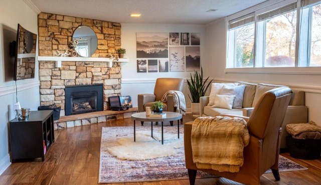 Cottonwood Heights - Lower Level of Mountain Home!
