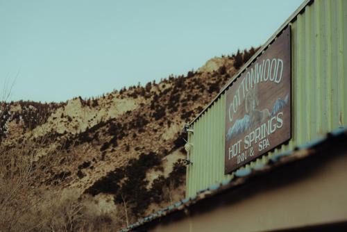 Cottonwood Hot Springs Inn & Spa
