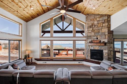 Country Bear Cabin at Bear Lake