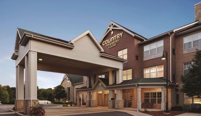Country Inn & Suites by Radisson, Madison Southwest, WI