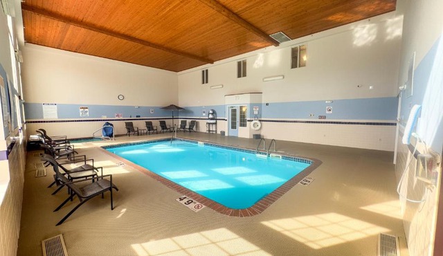 Country Trails Inn &Suites