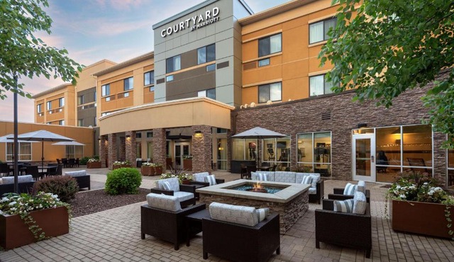 Courtyard Mankato Hotel & Event Center
