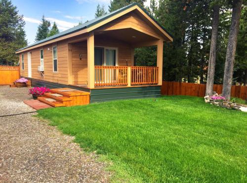 Cozy 1 bedroom in West Yellowstone, just 1 minute from Yellowstone Park! Alpine 1