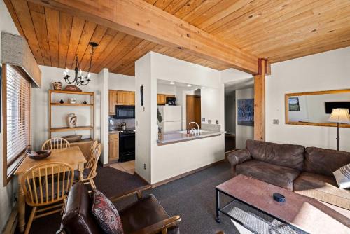 Cozy 1 Bedroom with an expansive view