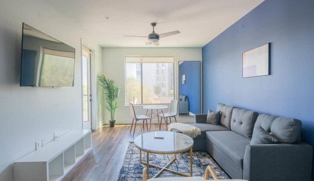 Cozy 1BD - Pool, Gym, Parking, W-D - Sleeps 4