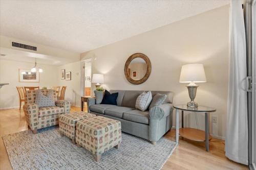 Cozy 1BR Condo with Gym, Pool and Hot Tub Access