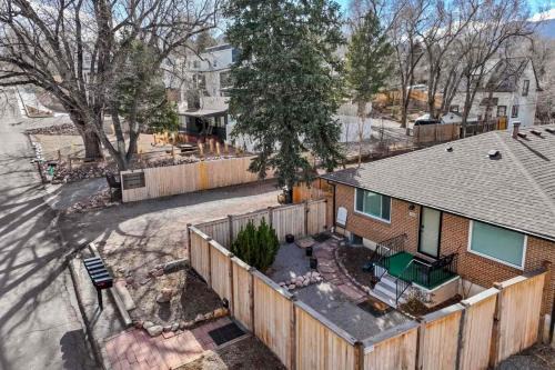 Cozy 1BR Near Downtown & Garden of Gods