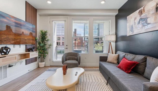 Cozy 1BR w Parking, Near Temple Sq & Delta Ctr