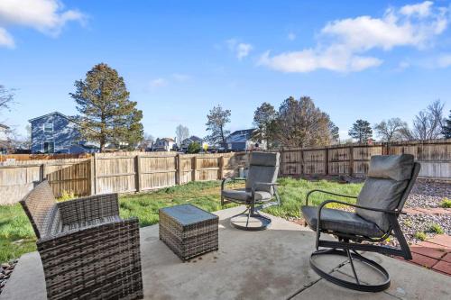 Cozy 3BR Getaway with Yard Fireplace Sleep 6