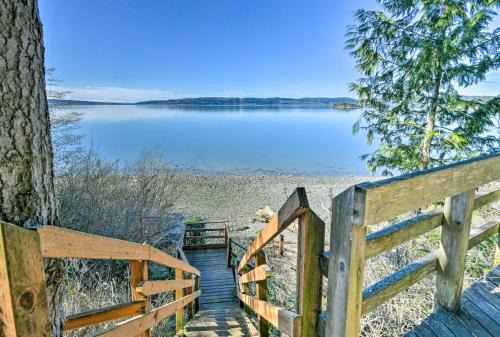 Cozy Beachouse: View & Deck, Steps from Skagit Bay