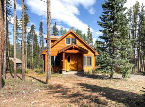 Cozy Breckenridge Retreat | Hot Tub, Fireplace & Sleeps 8