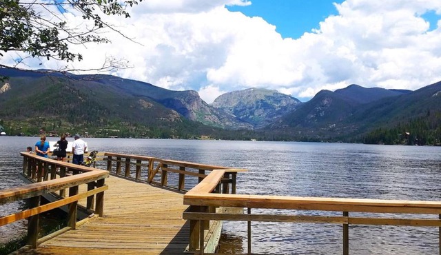 Cozy cabin Steps from Lake and Board walk 5 min RMNP Moose Lodge Studio