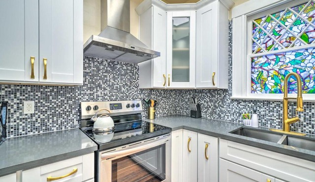 Cozy Carpinteria Apartment: Walkable Location