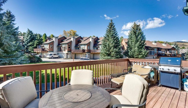 Cozy Colorado Retreat w/Deck, Grill & Pool Access