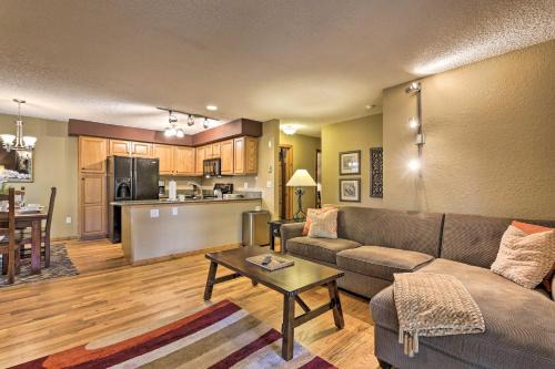 Cozy Condo on Vasquez Creek w/Free Shuttle Access