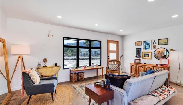 Cozy Fresh Desert Hideaway, 5 mins to Joshua Tree