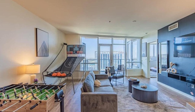 Cozy HighRise 23th Flr,Gym,Parking,Pool,W-D,Golf