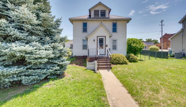Cozy Iowa Getaway w/Patio & Fenced-In Yard!
