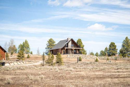 Cozy Island Park Cabin Near Yellowstone