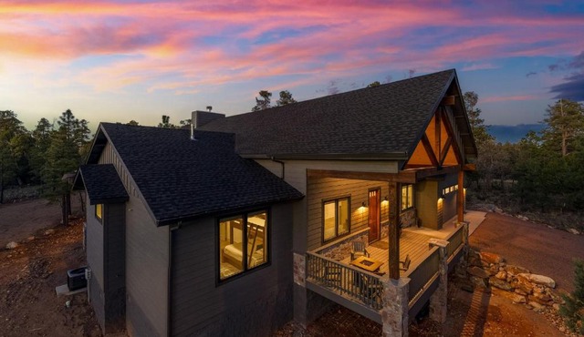 Cozy Mountain Cabin with Decks Fireplace & Games