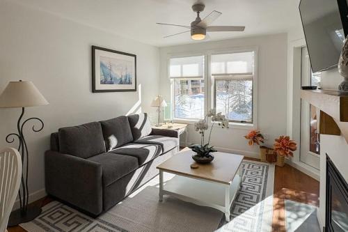 Cozy mountain-view condo with shared hot tub pool & more - walk to ski lifts